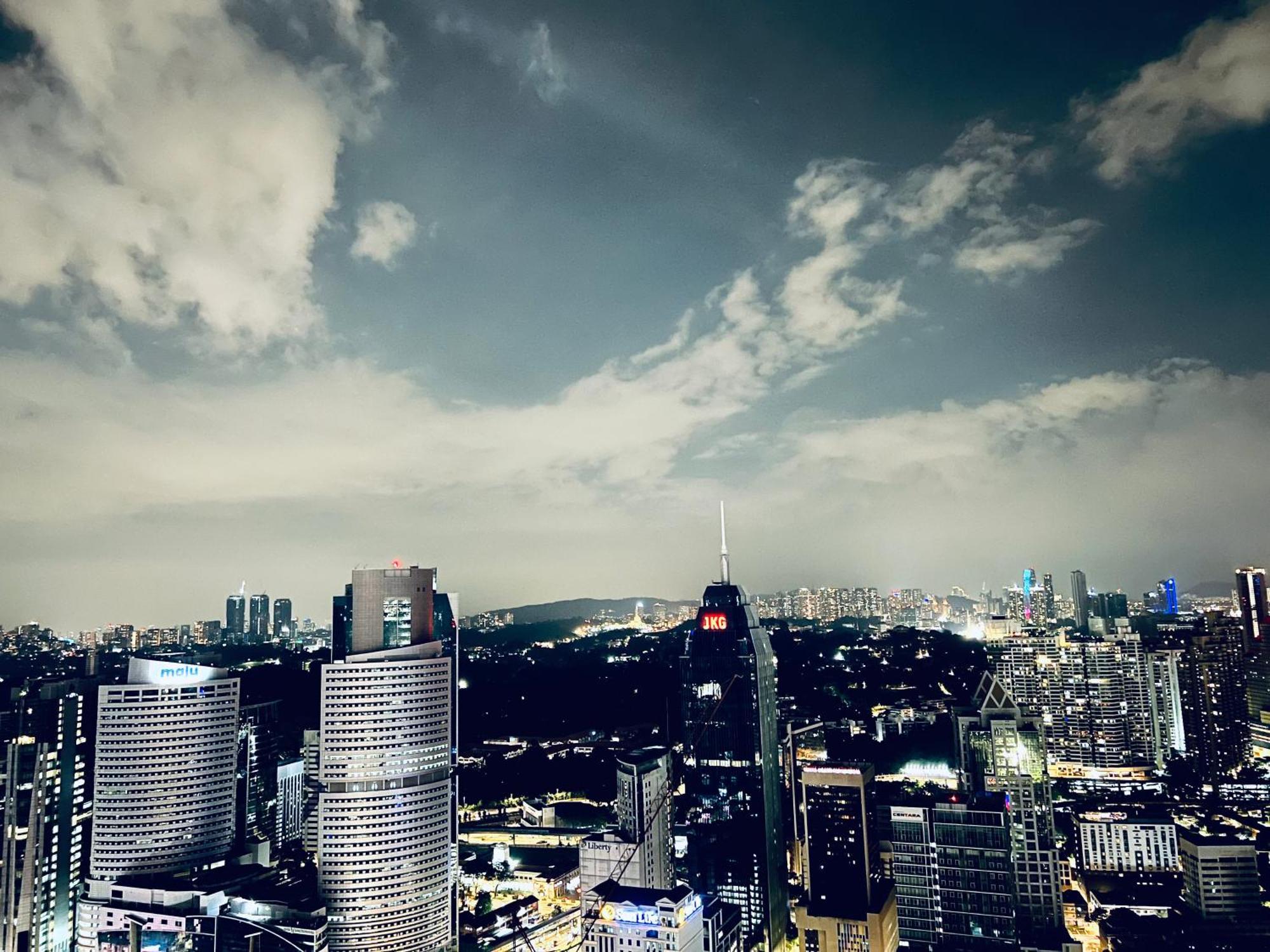 The Infinitum Kualalumpur Skypool Hotel クアラルンプール エクステリア 写真
